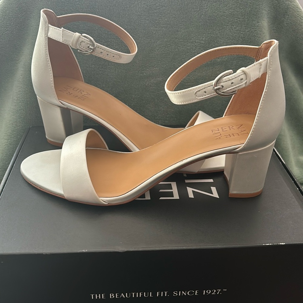 Pearl white satin naturalizer shoes in the style Vera